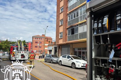 Los Bomberos intervienen en el lugar.