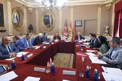 Reunión de constitución del Consejo Municipal de Industria de Burgos.