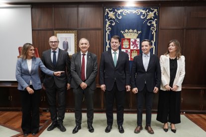 El presidente de la Junta de Castilla y León, Alfonso Fernández Mañueco, mantiene un encuentro con los rectores de las universidades públicas de la Comunidad.