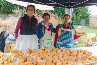 Los participantes se afanan en los fogones.