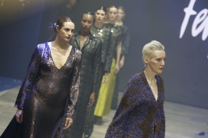 Fely Campo inauguró la pasarela de Espacio Moda con 'The way hear' con la que celebra sus 50 años en la industria de la moda de Castilla y León.