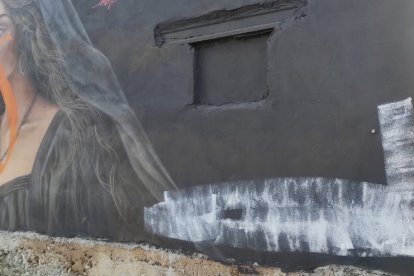 El mural de Doña Jimena vandalizado en el barrio de Cortes.