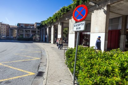 Espacio que pasará a albergar la zona secundaria de carga y descarga del mercado provisional.