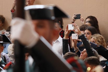 El jefe de la XII Zona de la Guardia Civil, general de Brigada José Antonio Fernández de Luz de las Heras, y el delegado del Gobierno, Nicanor Sen, presiden la celebración de la Virgen del Pilar en León, al que asisten también el alcalde, José Antonio Diez y el consejero de Medio Ambiente, Vivienda y Ordenación del Territorio, Juan Carlos Suárez-Quiñones