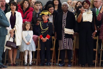 El jefe de la XII Zona de la Guardia Civil, general de Brigada José Antonio Fernández de Luz de las Heras, y el delegado del Gobierno, Nicanor Sen, presiden la celebración de la Virgen del Pilar en León, al que asisten también el alcalde, José Antonio Diez y el consejero de Medio Ambiente, Vivienda y Ordenación del Territorio, Juan Carlos Suárez-Quiñones