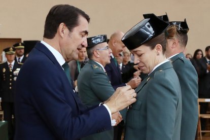 El jefe de la XII Zona de la Guardia Civil, general de Brigada José Antonio Fernández de Luz de las Heras, y el delegado del Gobierno, Nicanor Sen, presiden la celebración de la Virgen del Pilar en León, al que asisten también el alcalde, José Antonio Diez y el consejero de Medio Ambiente, Vivienda y Ordenación del Territorio, Juan Carlos Suárez-Quiñones