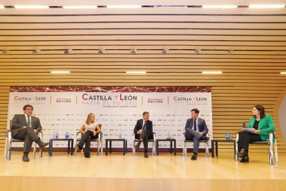 Los integrantes del panel sobre 'Sostenibilidad, innovación y talento, claves del desarrollo empresarial' organizado por Europa Press en el marco del 'Foro Castilla y León hacia el futuro'.