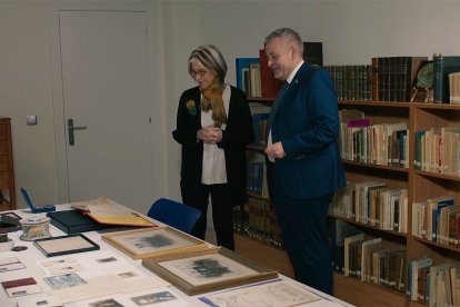 Mercedes de Lecea Machado y René Jesús Payo, en la sede de la Institución Fernán González.