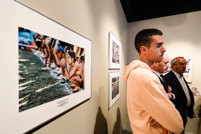 Jesús Gómez y Cristina Ruiz han participado en la inauguración de la muestra. Son la denominada por Suárez 'Generación del Cross de Atapuerca'.