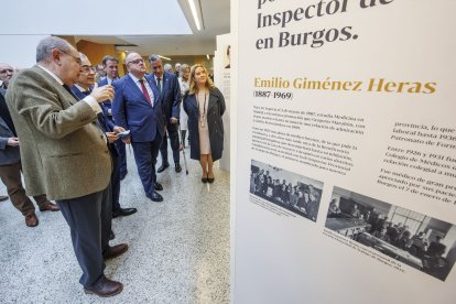 Uno de los comisarios de la exposición, José Manuel López Gómez, explica el empeño de la cita por rescatar a profesionales de los siglos XIX y XX.