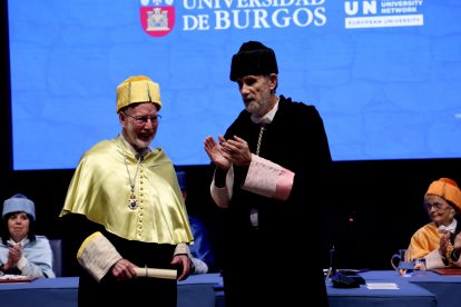 Diego Gracia Guillén, junto al rector, Manuel Pérez Mateos.