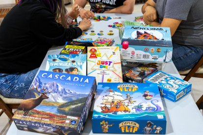 Mutiverso Burgos, cuentan con 300 juegos de mesa diferentes para elegir.