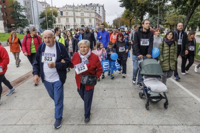 El color azul, símbolo de la asociación, llenó las calles de capital.