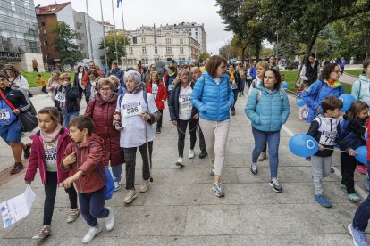 El color azul, símbolo de la asociación, llenó las calles de capital.