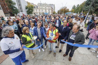 El color azul, símbolo de la asociación, llenó las calles de capital.