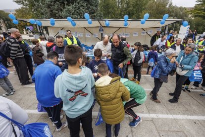 El color azul, símbolo de la asociación, llenó las calles de capital.