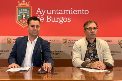 Daniel de la Rosa y Julio César Arnaiz, en rueda de prensa en el Ayuntamiento de Burgos.