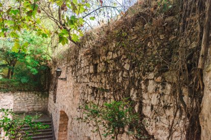 Estado de la cara interior de la muralla en la Puerta de Judería, clausurada desde hace un mes