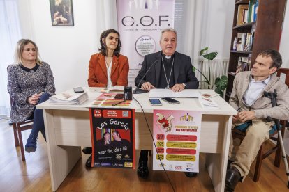 María del Carmen Velasco, Laura Pérez, Mario Iceta y Javier Arribas en el Centro de Orientación Familiar (COF).