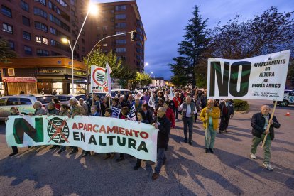 Primera manifestación contra los aparcamientos en altura en Gamonal y la zona sur.