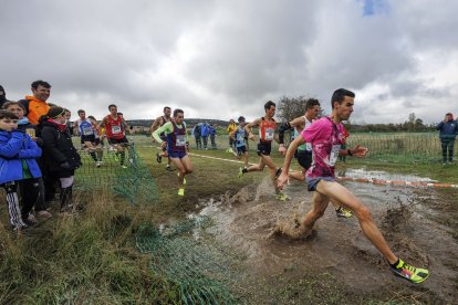 El terreno en Atapuerca estaba embarrado por las últimas lluvias.