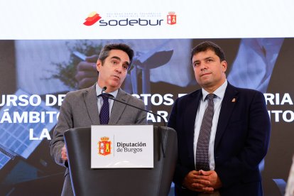 Juan Bautista (UBU) y Carlos Gallo (Sodebur), en la presentación del concurso de proyectos empresariales sobre economía circular.