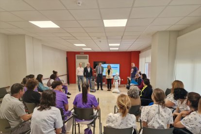 Junta y Cartif incorporan 'robots sociales' en residencias de CyL para estimulación física y cognitiva de los mayores .