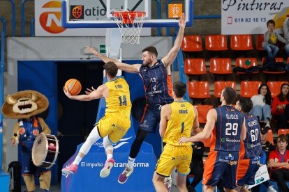 Ramón Vilà, durante el partido contra Estudiantes.