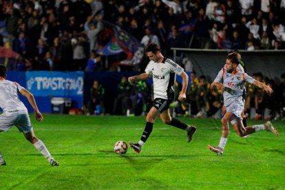 Imagen del partido entre el Móstoles y el Burgos CF.