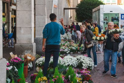 La jornada soleada ha propiciado la visita de clientela durante todo el día, aunque las ventas caen año a año. óscar corcuera