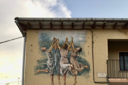 Mujeres compartiendo una danza, en Quintanadueñas.