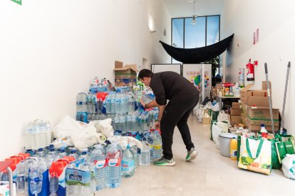 Los Bomberos y el Grem ya están en Valencia. Y continúa la recogida de alimentos y material de ayuda.