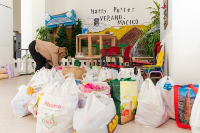 Los Bomberos y el Grem ya están en Valencia. Y continúa la recogida de alimentos y material de ayuda.