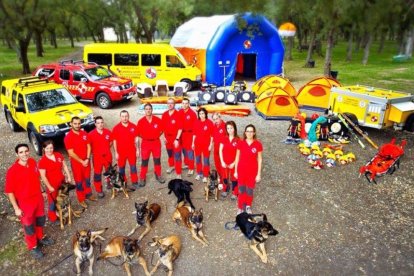 Los Bomberos y el Grem ya están en Valencia. Y continúa la recogida de alimentos y material de ayuda.