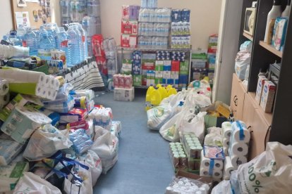 Los Bomberos y el Grem ya están en Valencia. Y continúa la recogida de alimentos y material de ayuda.