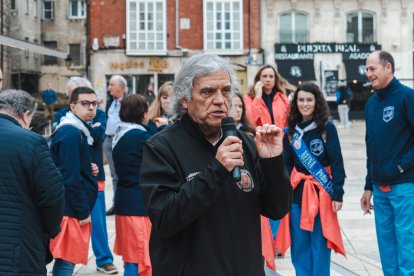 El Día del Peñista ha llenado de color y música el centro de Burgos.