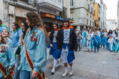 El Día del Peñista ha llenado de color y música el centro de Burgos.