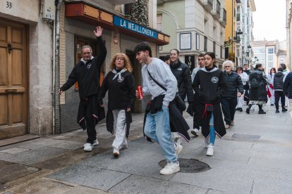 El Día del Peñista ha llenado de color y música el centro de Burgos.