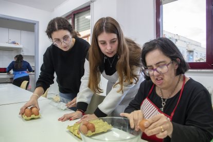 Un centenar de voluntarios colaboran en programas de ocio con la Fundación Aviva para defender la inclusión y los derechos de las personas con discapacidad