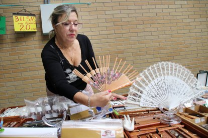 Encuentro de bolillos y multilabores, que reúne a cerca de 400 asistentes de varias comunidades autónomas en Navatejera (León)