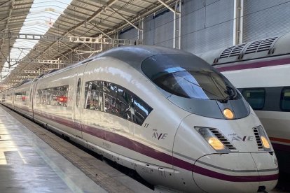 Archivo - Tren AVE de Renfe.