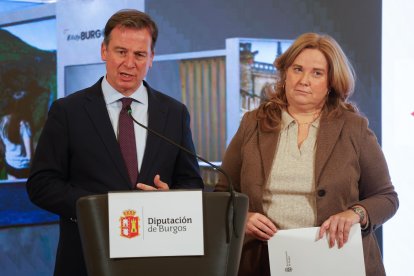 El presidente de la Diputación, Borja Suárez, y la alcaldesa de Burgos, Cristina Ayala.