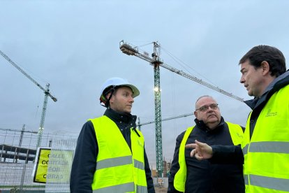 Mañueco con el consejero de Sanidad y el alcalde de Aranda