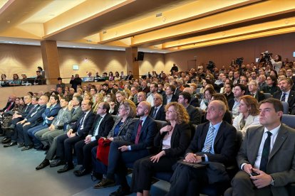 Imagen de la Casa de Cultura llena por la presentación del proyecto del nuevo hospital