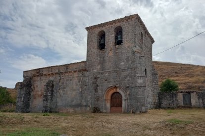 Fachada de Santa María de Fuente Úrbel.