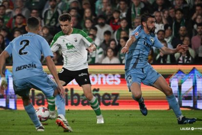 Imagen del partido entre el Racing y el Burgos CF.