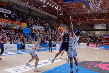 Imagen del partido entre el Tizona y el Oviedo.