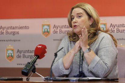 Ayala en la comparecencia que «marcó posición» sobre la rectificación por las ayudas a las ONG.