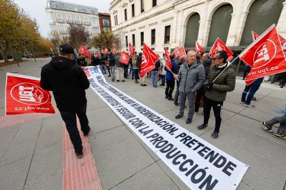 Concentración de apoyo a los trabajadores despedidos de Metecno.