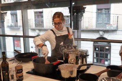 La chef ejecutiva de la cadena de supermercados Alcampo,, Bárbara Buenache, durante la presentación de la campaña de Navidad de la cadena